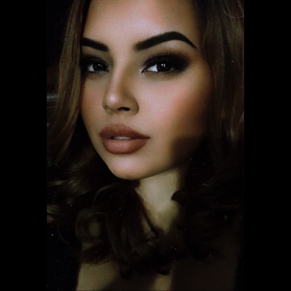 Meet your Posher, Desirea Lynn